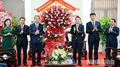 Đoàn đại biểu Tỉnh ủy, HĐND, UBND tỉnh chúc mừng Uỷ ban MTTQ Việt Nam tỉnh nhân kỷ niệm 95 năm Ngày truyền thống