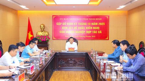 Lãnh đạo UBND tỉnh gặp gỡ định kỳ tháng 10 xem xét đề xuất, kiến nghị của doanh nghiệp