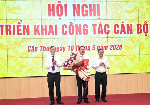 Công bố quyết định phê chuẩn kết quả bầu chức vụ Phó Chủ tịch UBND TP Cần Thơ 