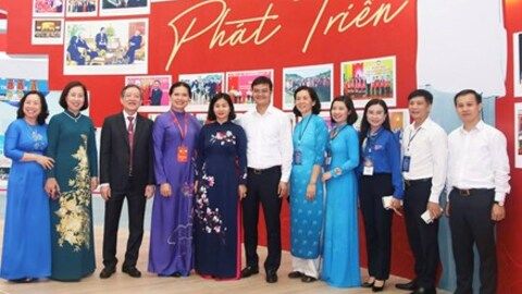 Phó Chủ tịch Hà Thị Nga thăm không gian triển lãm của Ủy ban Trung ương MTTQ Việt Nam với chủ đề 'Kiến tạo, phát triển'