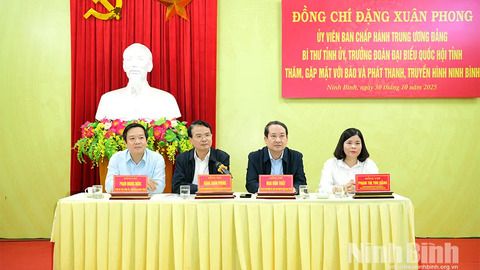 Đồng chí Bí thư Tỉnh ủy Đặng Xuân Phong thăm, gặp mặt cơ quan Báo và phát thanh, truyền hình Ninh Bình