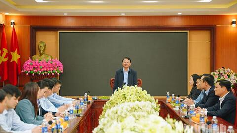 Các đồng chí Thường trực Tỉnh ủy làm việc với Đảng ủy phường Lê Hồ và Kim Bảng