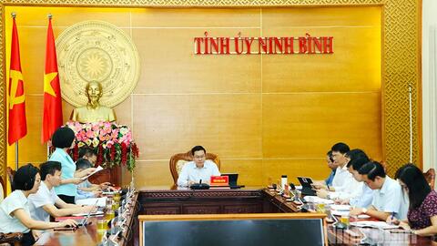 Đồng chí Phó Bí thư Thường trực Tỉnh ủy Trần Đăng Quỳnh làm việc với các cơ quan chuyên trách tham mưu, giúp việc Tỉnh ủy