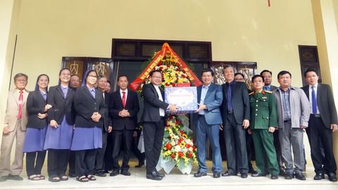 Phó Bí thư Thường trực Tỉnh ủy Trần Vũ Khiêm thăm, chúc mừng Giáo xứ Trí Bưu nhân dịp Giáng sinh 2025