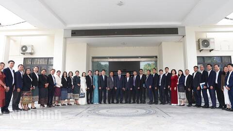 Đoàn cán bộ Trung ương Mặt trận Lào xây dựng đất nước thăm và làm việc tại Ninh Bình