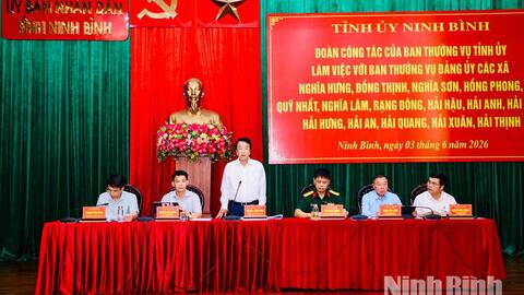 Đoàn công tác của Ban Thường vụ Tỉnh ủy làm việc với Ban Thường vụ Đảng ủy 15 xã thuộc nhóm 9