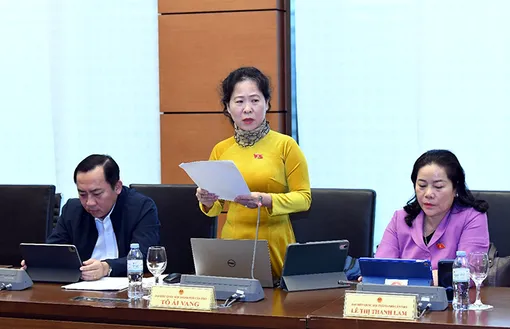 Đoàn Đại biểu Quốc hội TP Cần Thơ thảo luận tại Tổ về dự thảo các nghị quyết của Quốc hội 