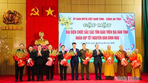 Gặp mặt đại diện chức sắc các tôn giáo nhân dịp Tết Nguyên đán Bính Ngọ