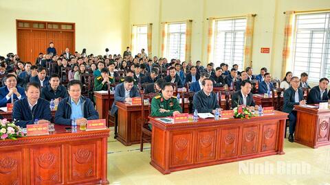 Đồng chí Mai Văn Tuất, Phó Bí thư Tỉnh ủy, Chủ tịch Ủy ban MTTQ Việt Nam tỉnh tiếp xúc cử tri các xã Yên Mạc, Yên Từ, Đồng Thái