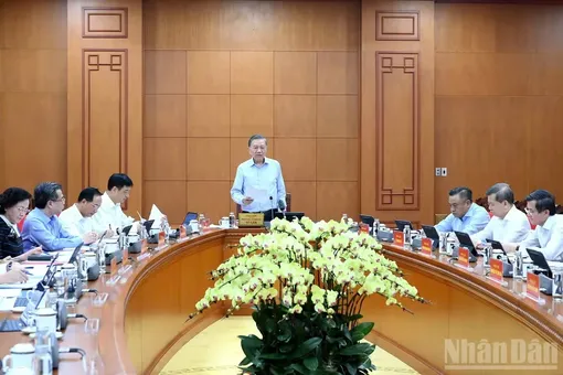 Hoàn thiện thể chế, đổi mới căn bản, toàn diện công tác cán bộ trong giai đoạn mới 