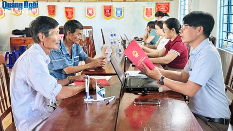 Tạm dừng bổ nhiệm, bổ sung cấp ủy và điều động cán bộ