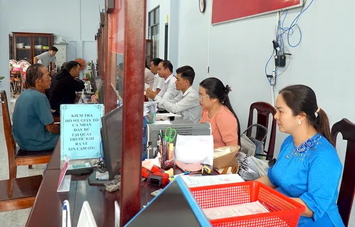 Nâng cao trách nhiệm phục vụ nhân dân 