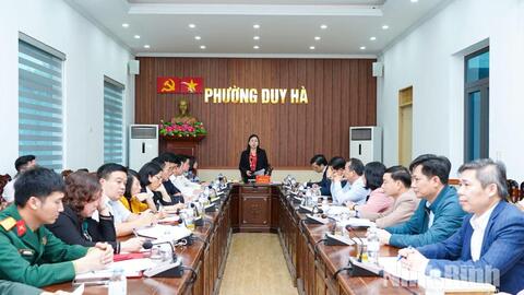 Đồng chí Phó Bí thư Thường trực Tỉnh ủy Đinh Thị Lụa kiểm tra công tác bầu cử đại biểu Quốc hội và HĐND tại các địa phương
