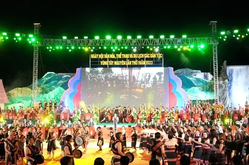 Bài 1: Gắn bó cội nguồn - đoàn kết giữ nước 