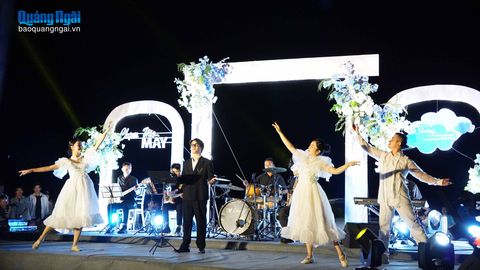 Hấp dẫn “Đêm thảo nguyên – Chạm vào mây”