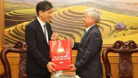 Chủ tịch Đỗ Văn Chiến tiếp Chủ tịch Hiệp hội Kinh tế và Văn hóa Hàn Quốc - Việt Nam