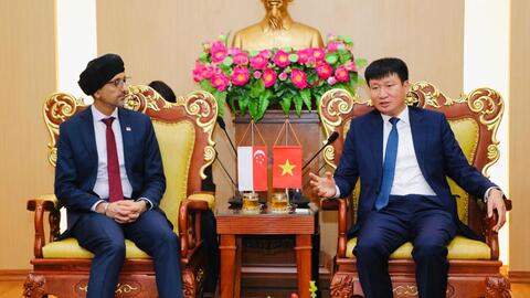 Đồng chí Chủ tịch UBND tỉnh Trần Huy Tuấn tiếp xã giao Đại sứ đặc mệnh toàn quyền nước Cộng hòa Singapore tại Việt Nam