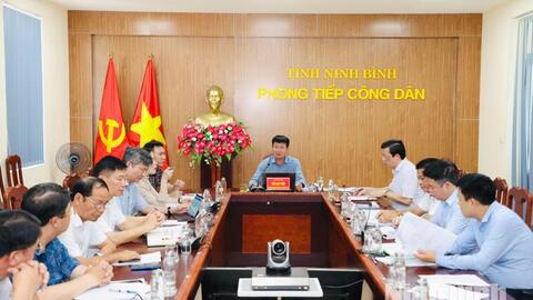 Đồng chí Bí thư Tỉnh ủy Trần Huy Tuấn tiếp công dân định kỳ tháng 5