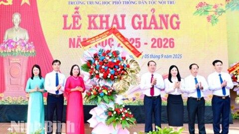 Ninh Bình: Phó Bí thư Tỉnh ủy, Chủ tịch Ủy ban MTTQ Việt Nam tỉnh dự Lễ khai giảng tại Trường THPT Dân tộc nội trú tỉnh