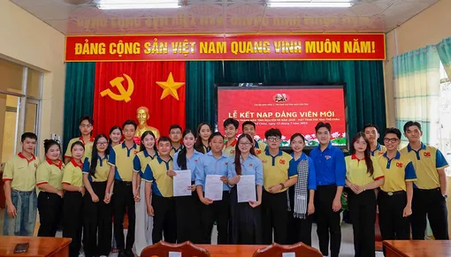 410 đoàn viên ưu tú khối trường học được kết nạp Đảng 