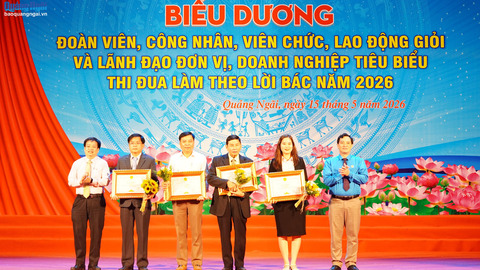 Biểu dương công nhân, doanh nghiệp tiêu biểu làm theo lời Bác
