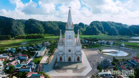 Khám phá nhà thờ giáo xứ Lãng Vân - thánh đường lớn nhất Việt Nam