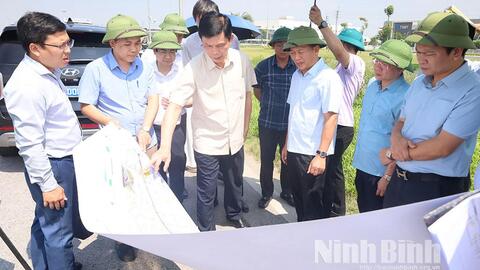 Đoàn công tác của Bộ Xây dựng kiểm tra hướng tuyến Dự án đường Vành đai 5, đoạn qua địa bàn tỉnh Ninh Bình