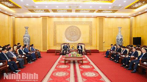Đồng chí Bí thư Tỉnh ủy Trần Huy Tuấn tiếp Hiệp hội doanh nghiệp vừa và nhỏ Hàn Quốc