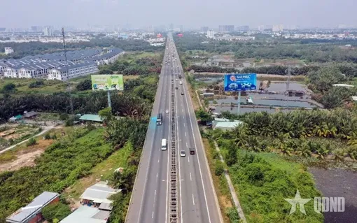 Bài 7: Nền tảng về hạ tầng giao thông tạo động lực tăng trưởng mới 