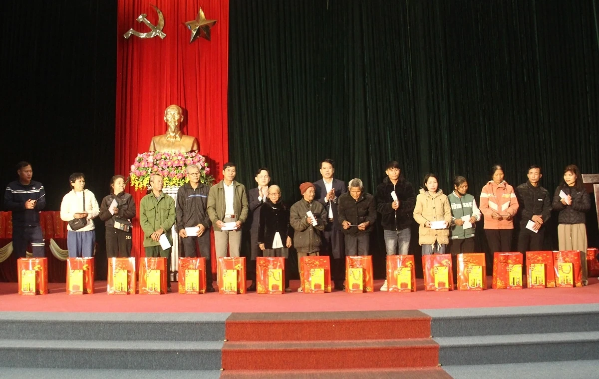 Trưởng Ban Tuyên giáo và Dân vận Tỉnh ủy Đào Xuân Yên thăm, kiểm tra sản xuất, đời sống Nhân dân xã Kim Tân và Cẩm Thủy