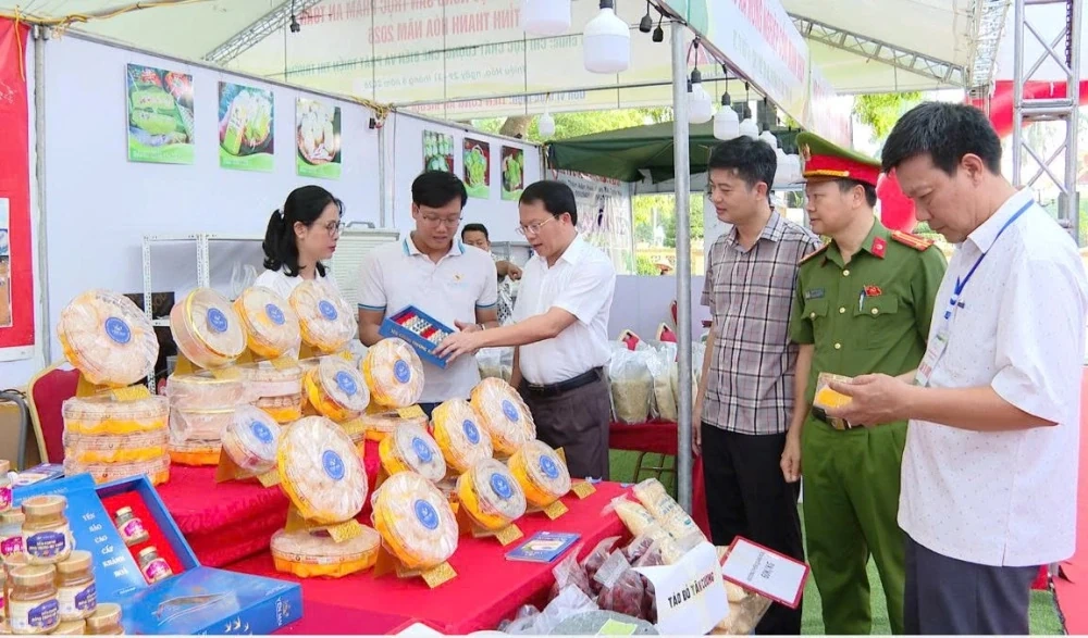 Khai mạc phiên chợ giới thiệu nông sản thực phẩm an toàn năm 2026 tại xã Thiệu Hóa