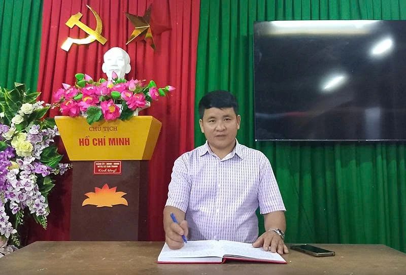 Bí thư chi bộ bản Ngàm đi trước, làm trước