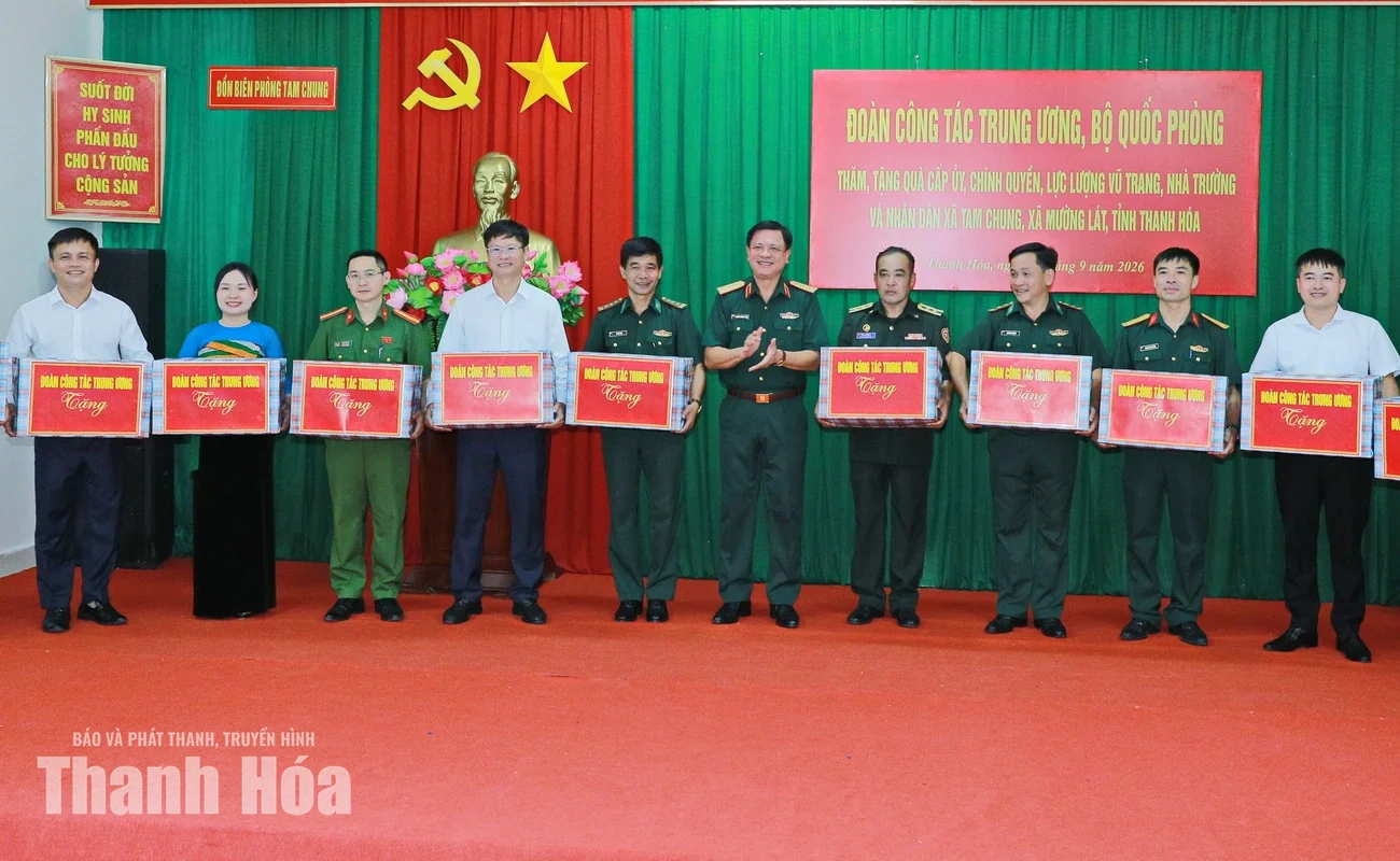 Lãnh đạo Bộ Quốc phòng và tỉnh Thanh Hóa thăm, tặng quà các lực lượng làm nhiệm vụ ở biên giới