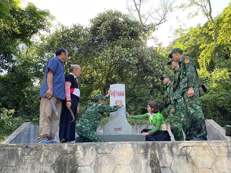 Chung sức bảo vệ đường biên, cột mốc ở xã vùng cao Nhi Sơn