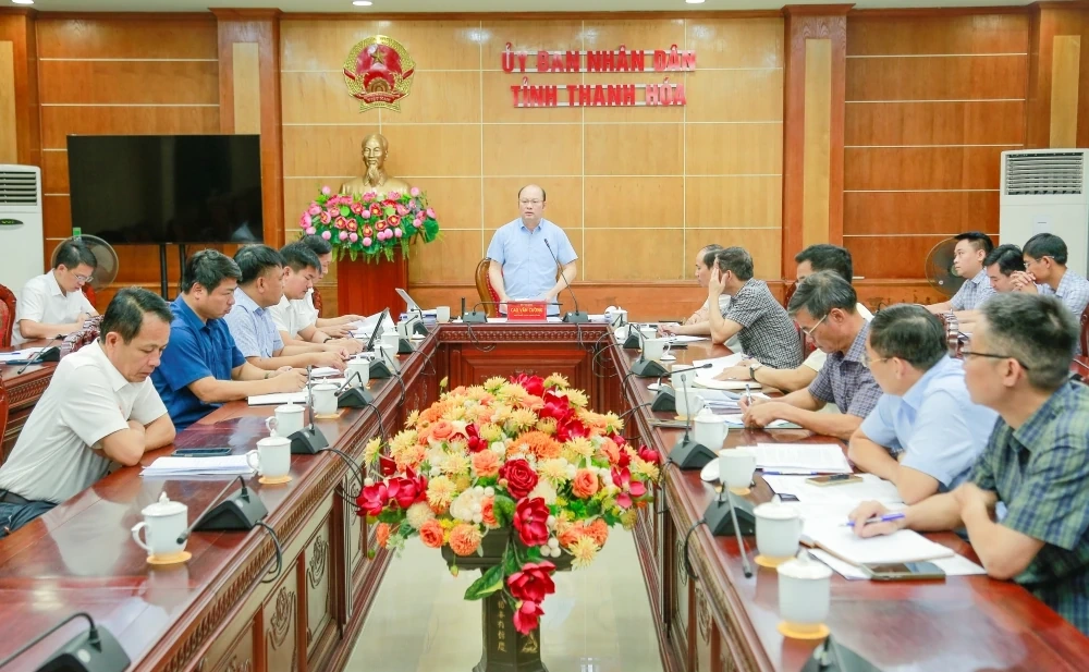 Rà soát toàn diện, sớm khắc phục sự cố sạt lở bờ kè tại xã Hoằng Tiến