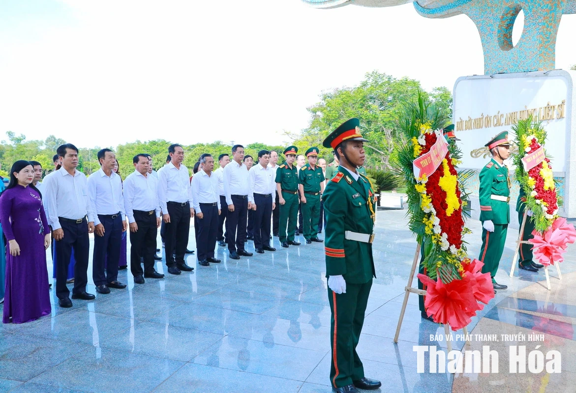 Đoàn đại biểu tỉnh Thanh Hóa và thành phố Đà Nẵng dâng hoa, dâng hương tri ân Mẹ Việt Nam Anh hùng và các Anh hùng liệt sĩ