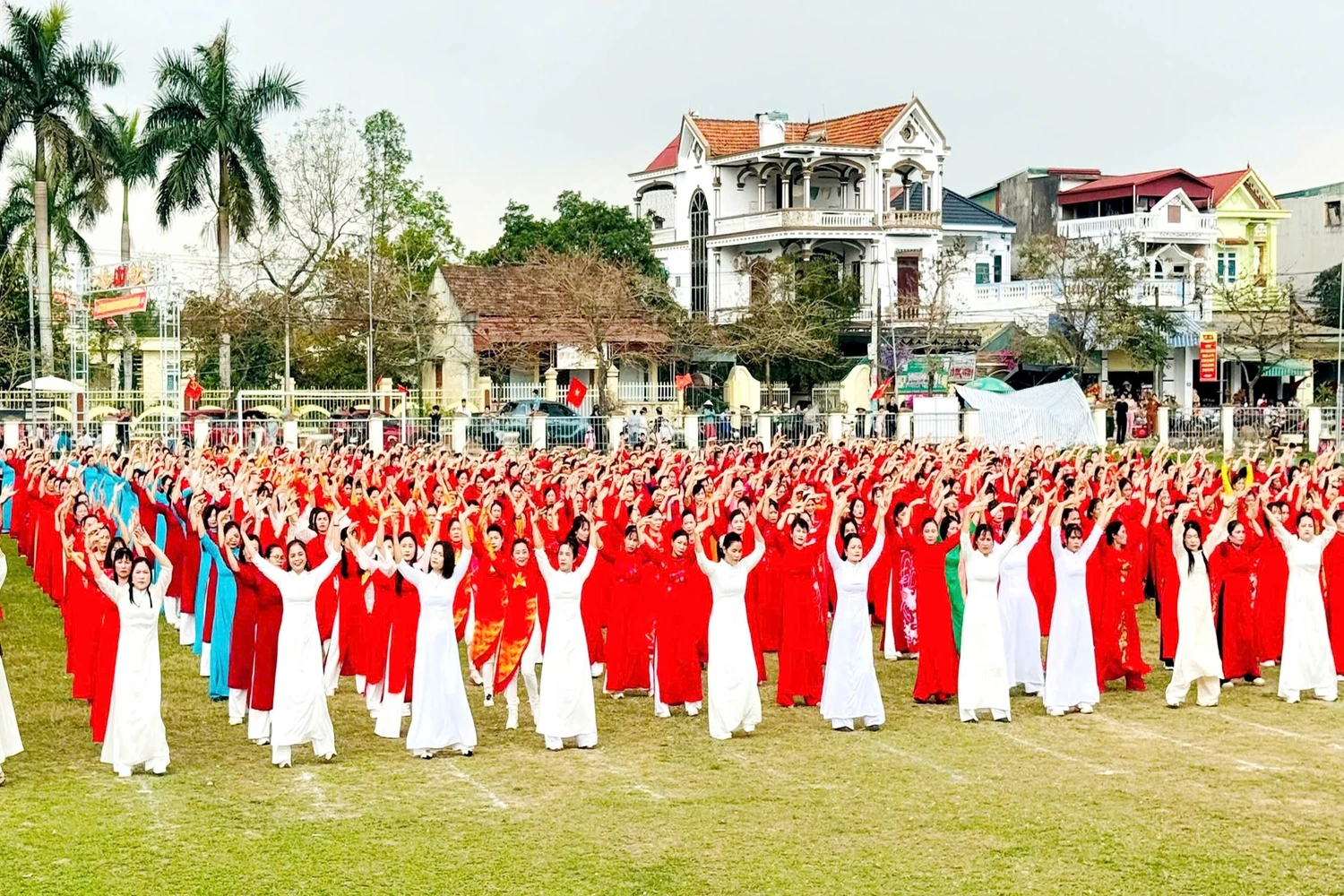 Phụ nữ xã Đồng Tiến: Sôi nổi nhiều hoạt động kỷ niệm Ngày Quốc tế Phụ nữ 8/3