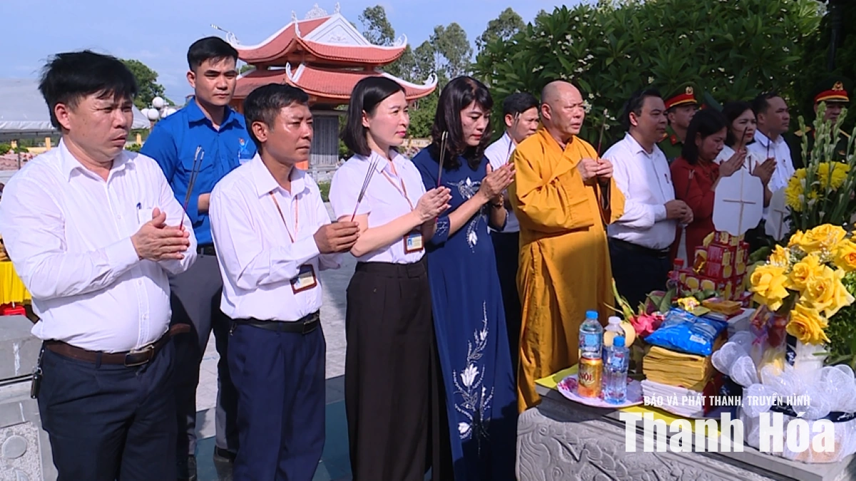 Xã Quảng Ninh dâng hoa, dâng hương, cầu siêu tưởng niệm các Anh hùng liệt sỹ