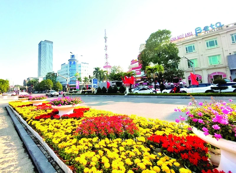 Đảng đã cho ta mùa xuân