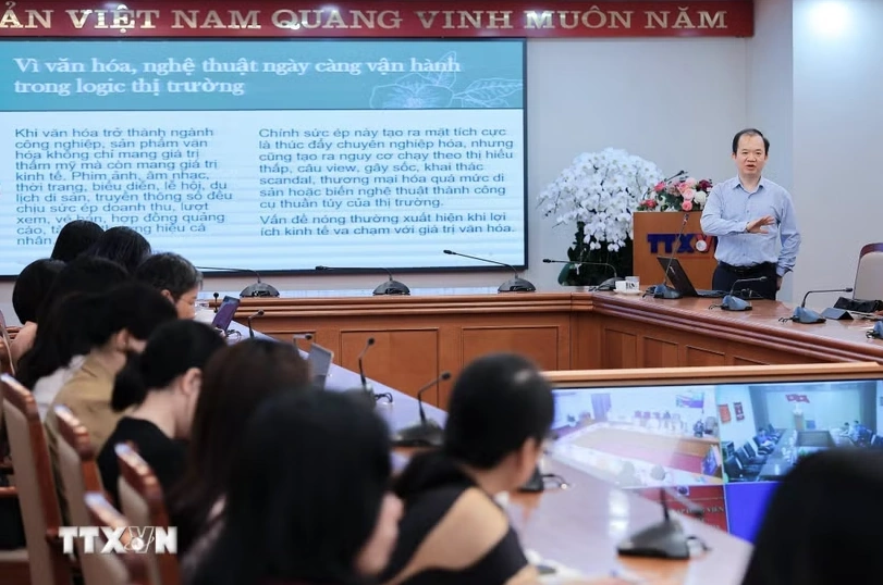 Chấm điểm, đánh giá viên chức hằng tháng hoặc hằng quý