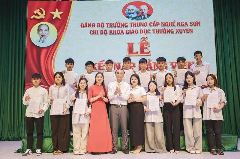 Nga Sơn chú trọng công tác tạo nguồn cho Đảng