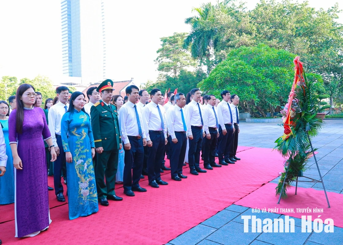 Đoàn đại biểu tỉnh Thanh Hóa dâng hương tưởng niệm Chủ tịch Hồ Chí Minh nhân kỷ niệm 79 năm Ngày Thương binh - Liệt sĩ