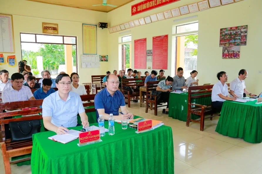 Phó Chủ tịch UBND tỉnh Cao Văn Cường dự Hội nghị sơ kết Chi bộ thôn 2, xã Thạch Bình