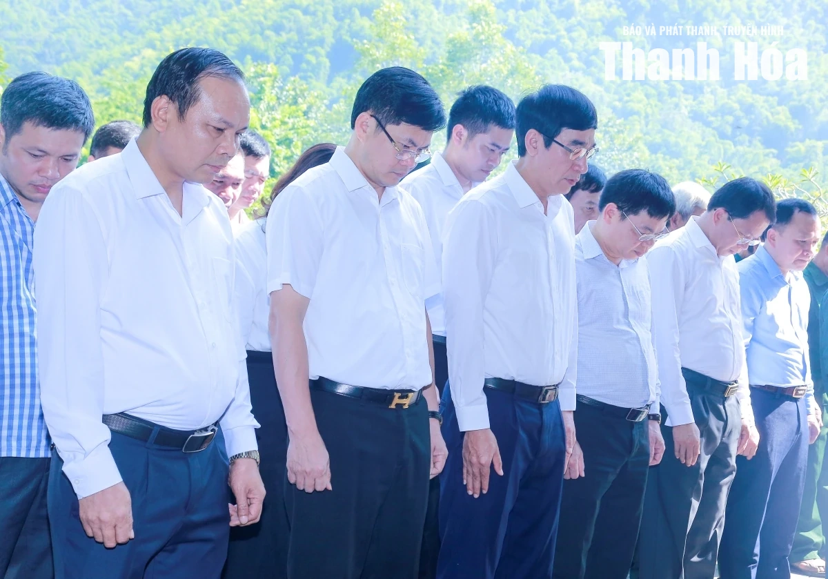 Trưởng Ban Nội chính Tỉnh ủy Nguyễn Ngọc Tiến viếng các Anh hùng liệt sĩ; thăm, tặng quà gia đình chính sách