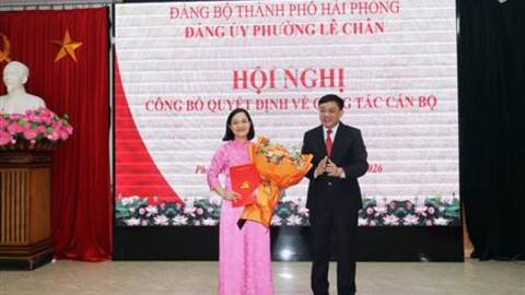 Đảng ủy phường Lê Chân công bố Quyết định về công tác cán bộ Trung tâm Chính trị phường