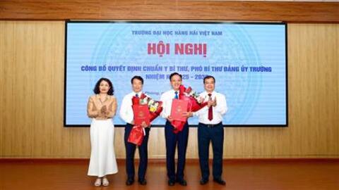 Công bố Quyết định chuẩn y Bí thư, Phó Bí thư Đảng ủy Trường Đại học Hàng hải Việt Nam nhiệm kỳ 2025 - 2030
