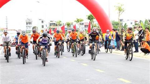 Gần 200 Vận động viên tham gia Giải đua xe đạp phường Phù Liễn lần thứ I, chào mừng thành công Bầu cử đại biểu Quốc hội khóa XVI và đại biểu HĐND các cấp