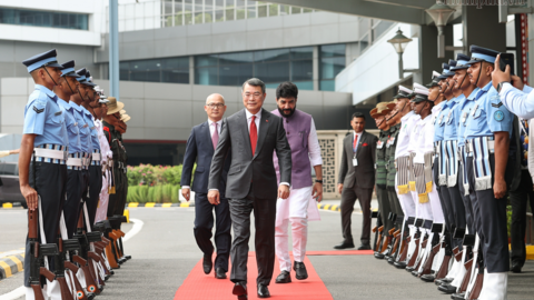 Thủ tướng tới New Delhi, bắt đầu chương trình dự Hội nghị thượng đỉnh BRICS và làm việc song phương tại Ấn Độ