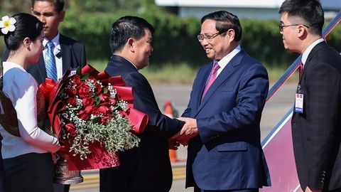Thủ tướng Phạm Minh Chính tới Thủ đô Vientiane, bắt đầu chuyến công tác tại Lào