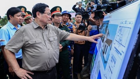 Thủ tướng: Triển khai "chiến dịch Quang Trung" thần tốc dựng lại nhà cho đồng bào bị thiên tai